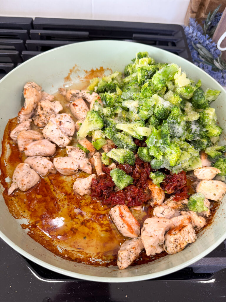 easy Chicken Broccoli Sundried tomato dinenr