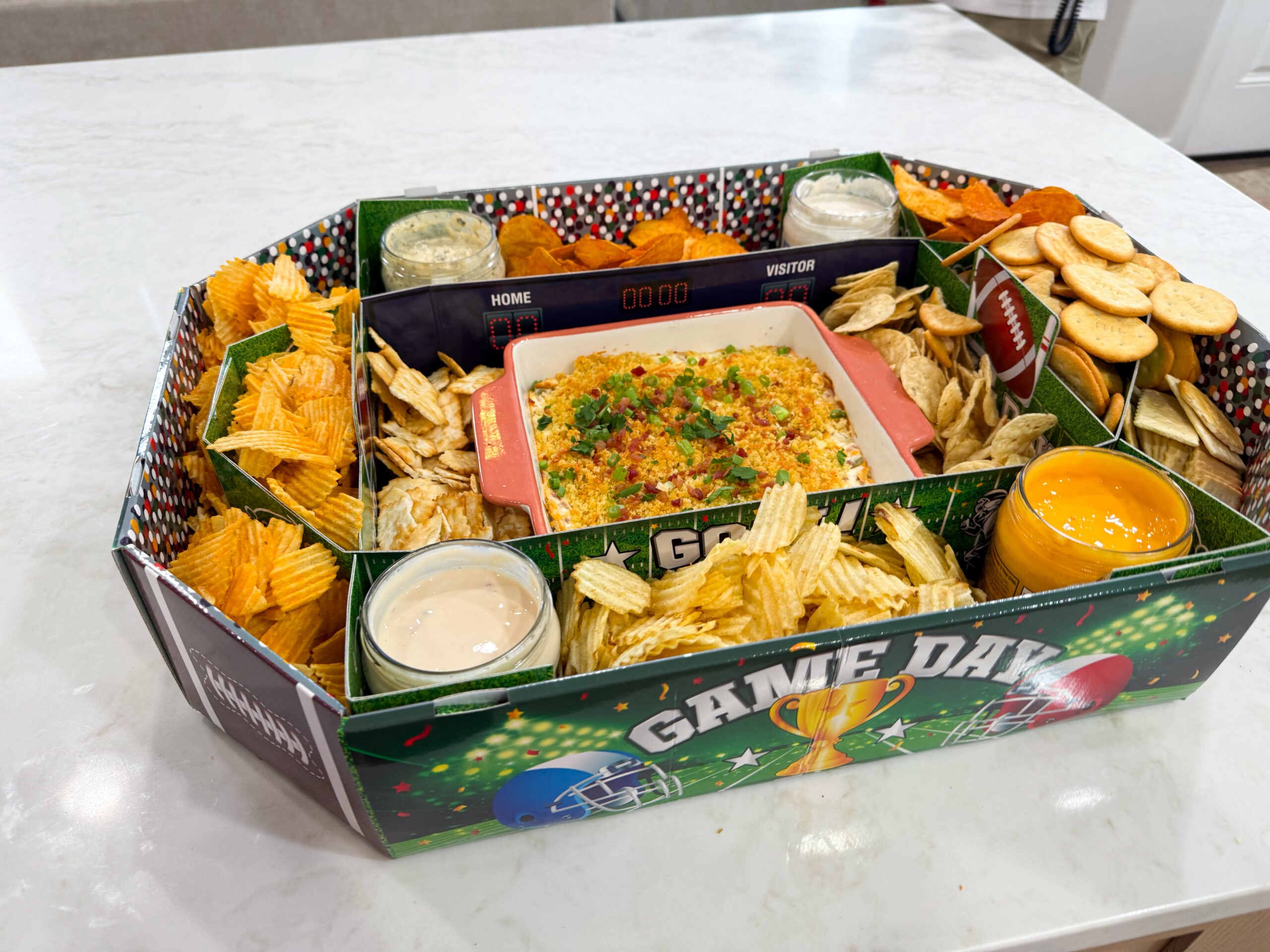 Jalapeรฑo Popper Dip served with chips and crackers